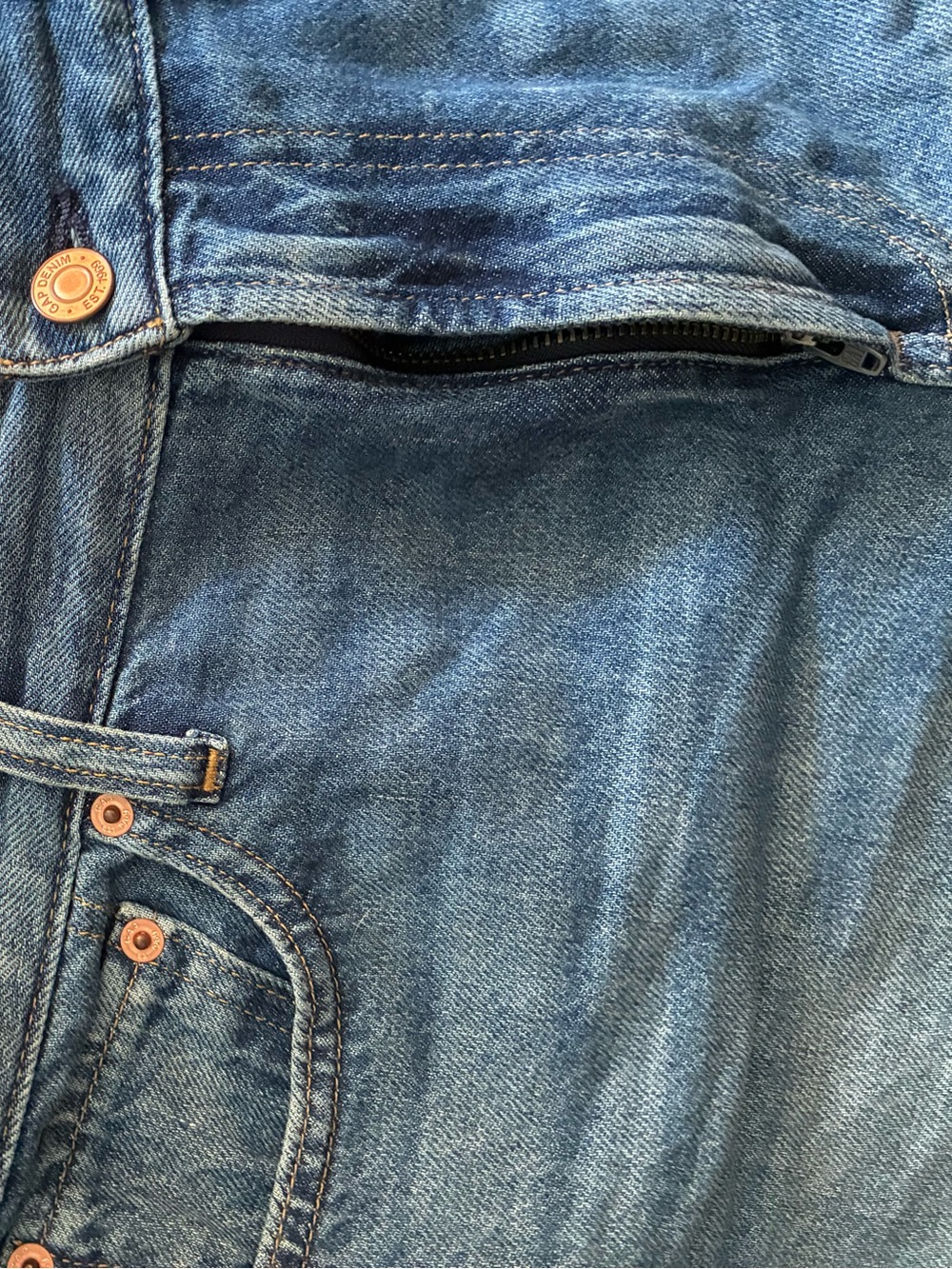 GAP denim shorts. Loose Bermuda mid rise.